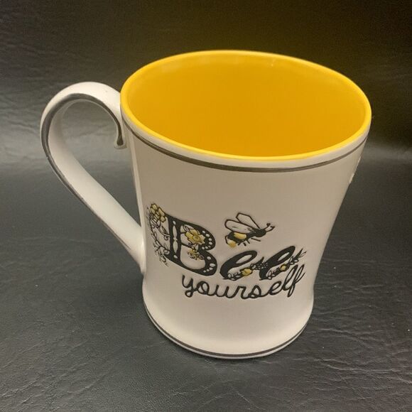 Bee   - Picture 2 of 4